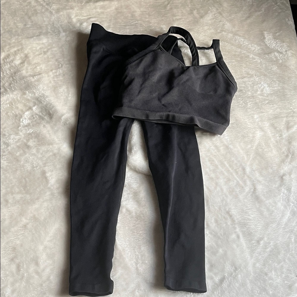 Women's Black Gym Set ft. Viral Scrunch Leggings / US XS